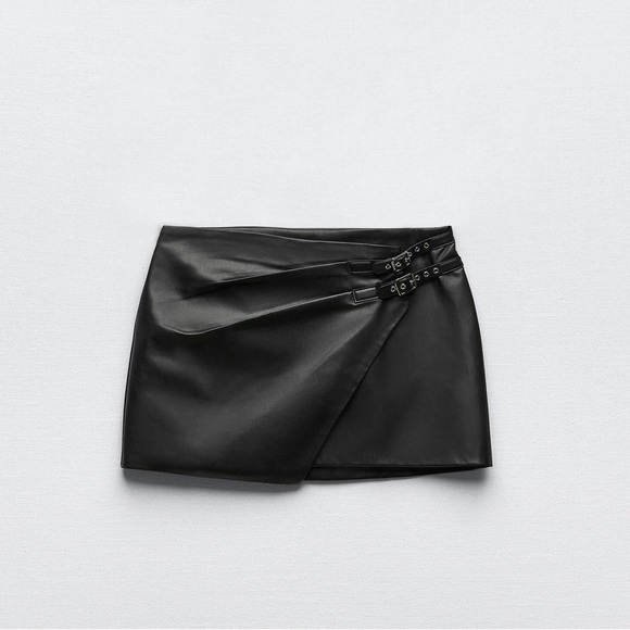 Zara faux leather mini skirt with buckles - Picture 3 of 4